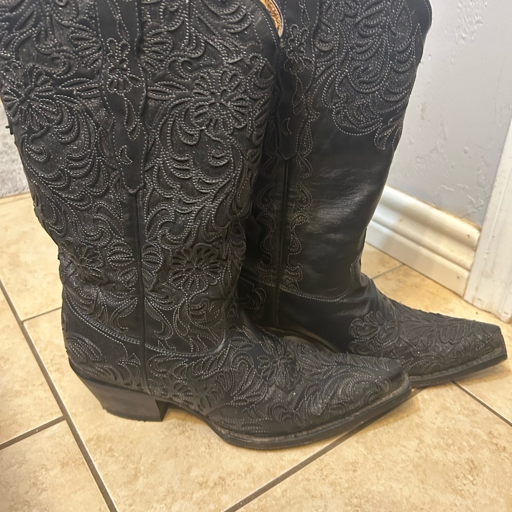 Black Embroidered Women's Cowboy Boots